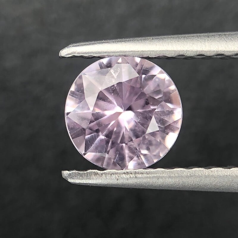 0.80ct Round Brilliant Cut Sapphire 0.80ct Round Brilliant Cut Sapphire