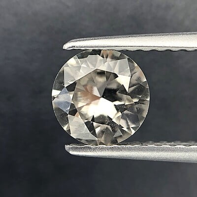 0.88ct Round Brilliant Cut Sapphire 0.88ct Round Brilliant Cut Sapphire