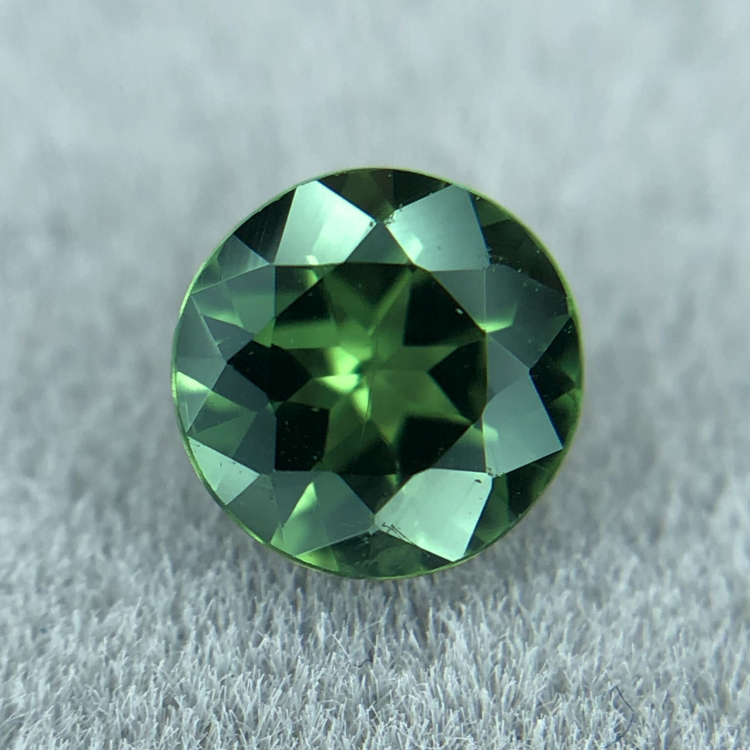 0.54ct Round Brilliant Cut Sapphire 0.54ct Round Brilliant Cut Sapphire