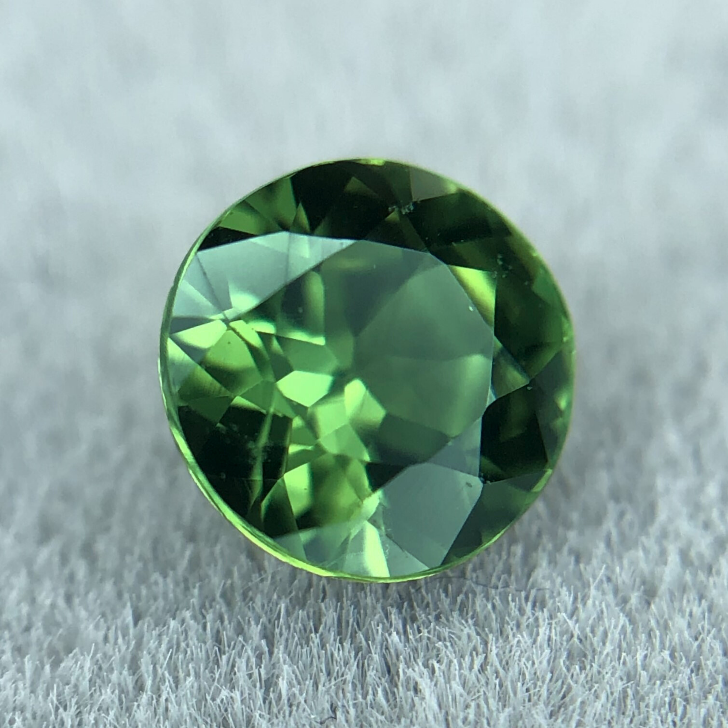 0.54ct Round Brilliant Cut Sapphire 0.54ct Round Brilliant Cut Sapphire