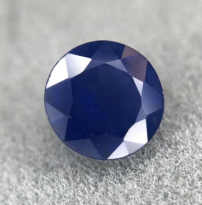 0.85ct Round Brilliant Cut Sapphire 0.85ct Round Brilliant Cut Sapphire