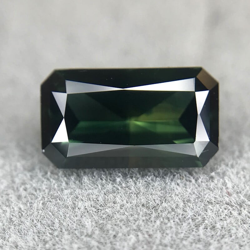 1.05ct Radiant Brilliant Cut Sapphire 1.05ct Radiant Brilliant Cut Sapphire
