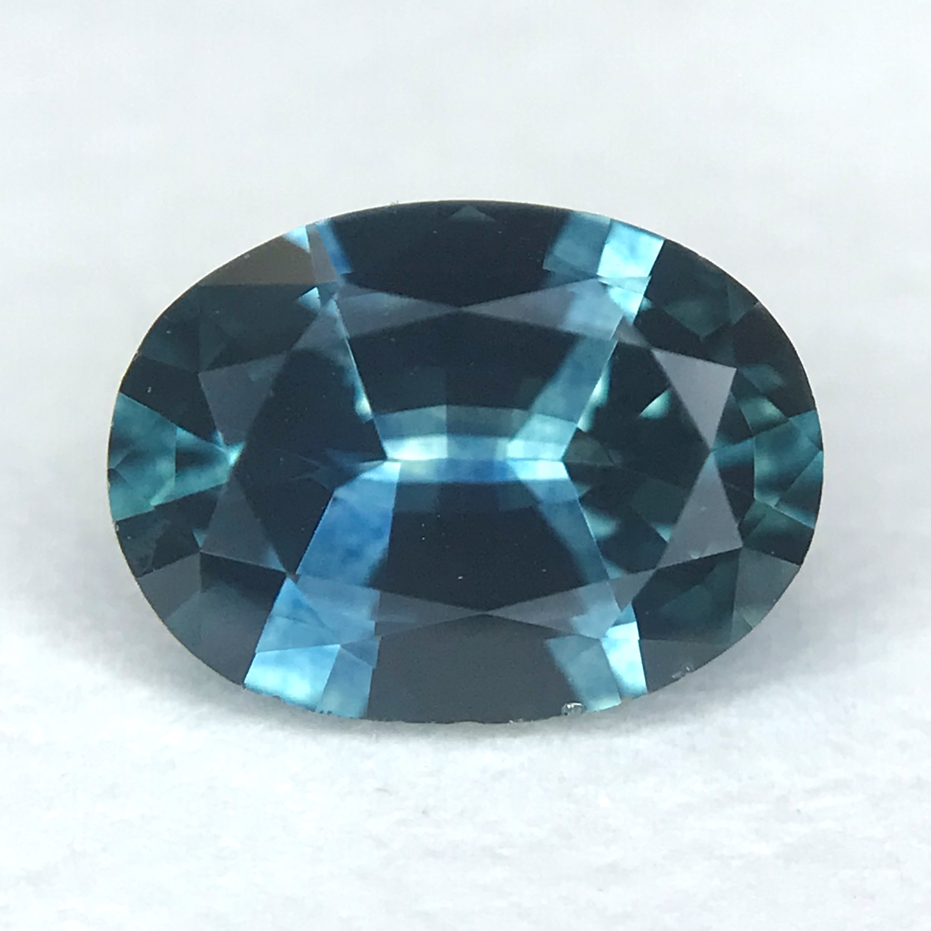0.84ct Oval Brilliant Cut Sapphire 0.84ct Oval Brilliant Cut Sapphire