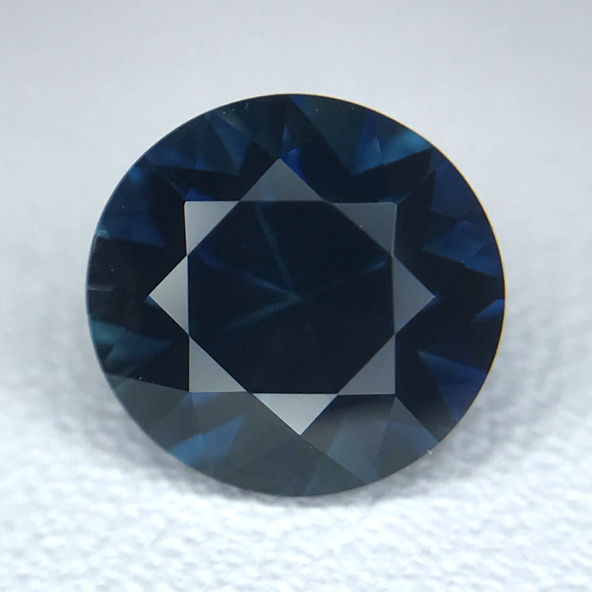 1.55ct Round Brilliant Cut Sapphire 1.55ct Round Brilliant Cut Sapphire