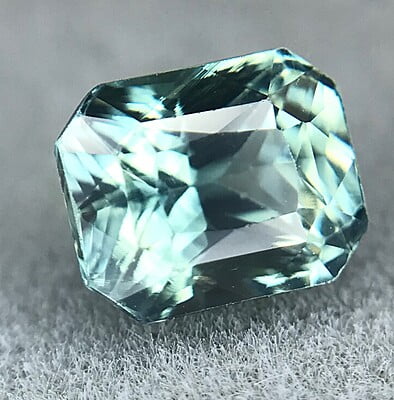 1.57ct Radiant Brilliant Cut Sapphire 1.57ct Radiant Brilliant Cut Sapphire