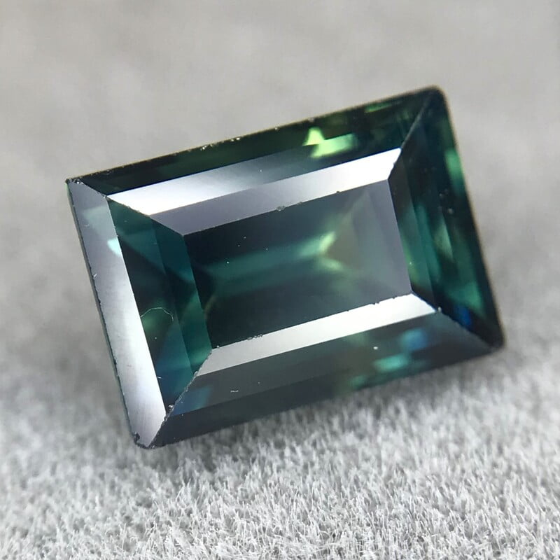 1.57ct Baguette Step Cut Sapphire 1.57ct Baguette Step Cut Sapphire