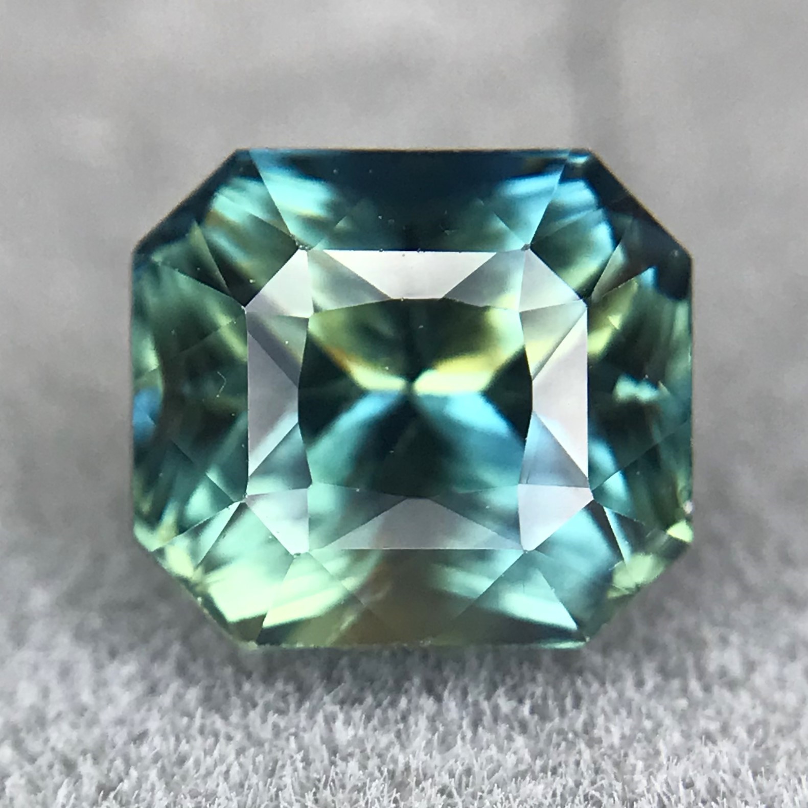 1.89ct Radiant Brilliant Cut Sapphire 1.89ct Radiant Brilliant Cut Sapphire