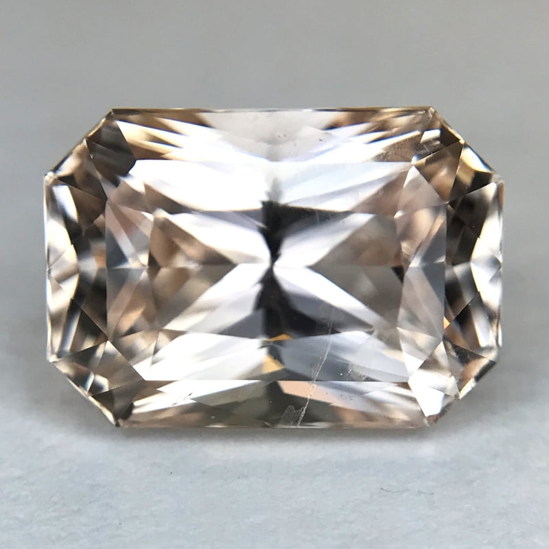 3.70ct Radiant Brilliant Cut Sapphire 3.70ct Radiant Brilliant Cut Sapphire