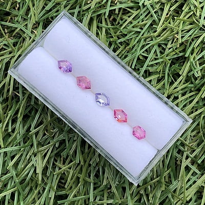 1.40tcw Hexagon Step Cut Sapphire Parcel (5pcs) 1.40tcw Hexagon Step Cut Sapphire Parcel (5pcs)