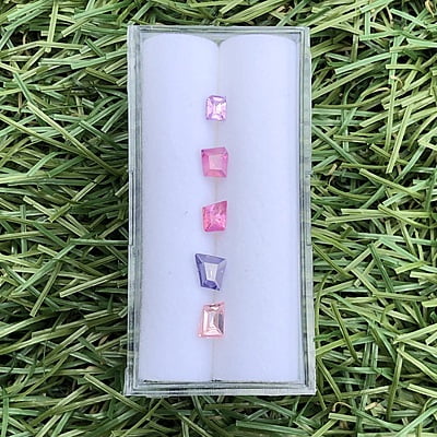 1.18tcw Fancy Step Cut Sapphire Parcel (5pcs) 1.18tcw Fancy Step Cut Sapphire Parcel (5pcs)
