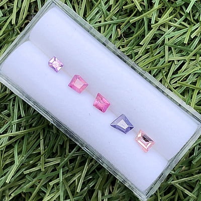 1.18tcw Fancy Step Cut Sapphire Parcel (5pcs) 1.18tcw Fancy Step Cut Sapphire Parcel (5pcs)