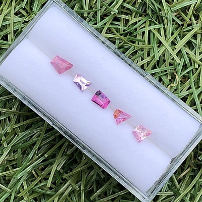 1.12tcw Fancy Step Cut Sapphire Parcel (5pcs) 1.12tcw Fancy Step Cut Sapphire Parcel (5pcs)