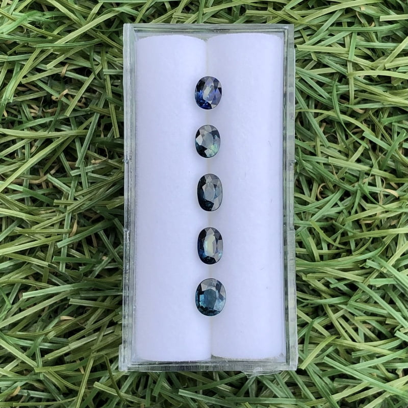 2.23tcw Oval Mixed Cut Sapphire Parcel (5pcs) 2.23tcw Oval Mixed Cut Sapphire Parcel (5pcs)