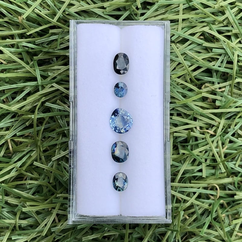 2.63tcw Oval Mixed Cut Sapphire Parcel (5pcs) 2.63tcw Oval Mixed Cut Sapphire Parcel (5pcs)