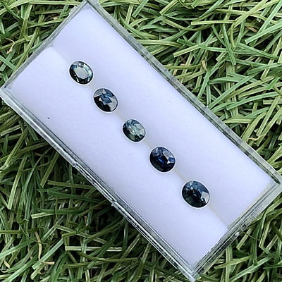 2.35tcw Oval Mixed Cut Sapphire Parcel (5pcs) 2.35tcw Oval Mixed Cut Sapphire Parcel (5pcs)
