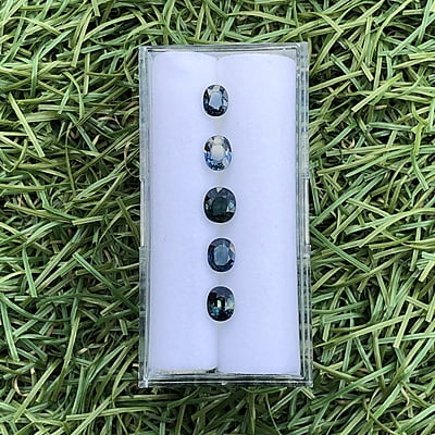 2.13tcw Oval Mixed Cut Sapphire Parcel (5pcs) 2.13tcw Oval Mixed Cut Sapphire Parcel (5pcs)