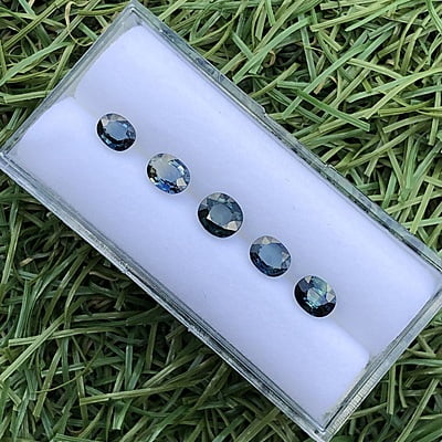2.13tcw Oval Mixed Cut Sapphire Parcel (5pcs) 2.13tcw Oval Mixed Cut Sapphire Parcel (5pcs)