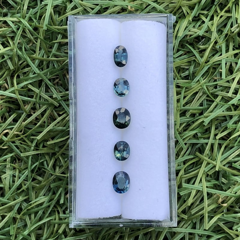 1.94tcw Oval Mixed Cut Sapphire Parcel (5pcs) 1.94tcw Oval Mixed Cut Sapphire Parcel (5pcs)