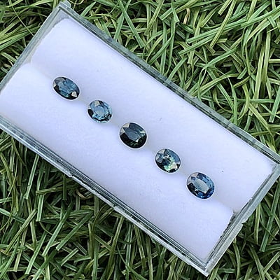 1.94tcw Oval Mixed Cut Sapphire Parcel (5pcs) 1.94tcw Oval Mixed Cut Sapphire Parcel (5pcs)