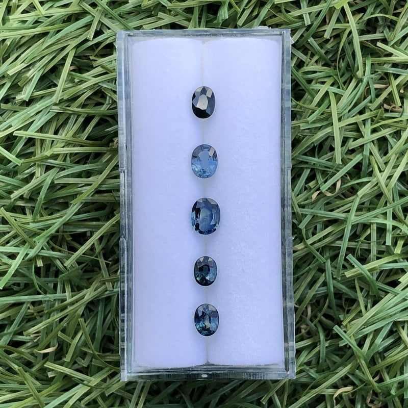 1.79tcw Oval Mixed Cut Sapphire Parcel (5pcs) 1.79tcw Oval Mixed Cut Sapphire Parcel (5pcs)