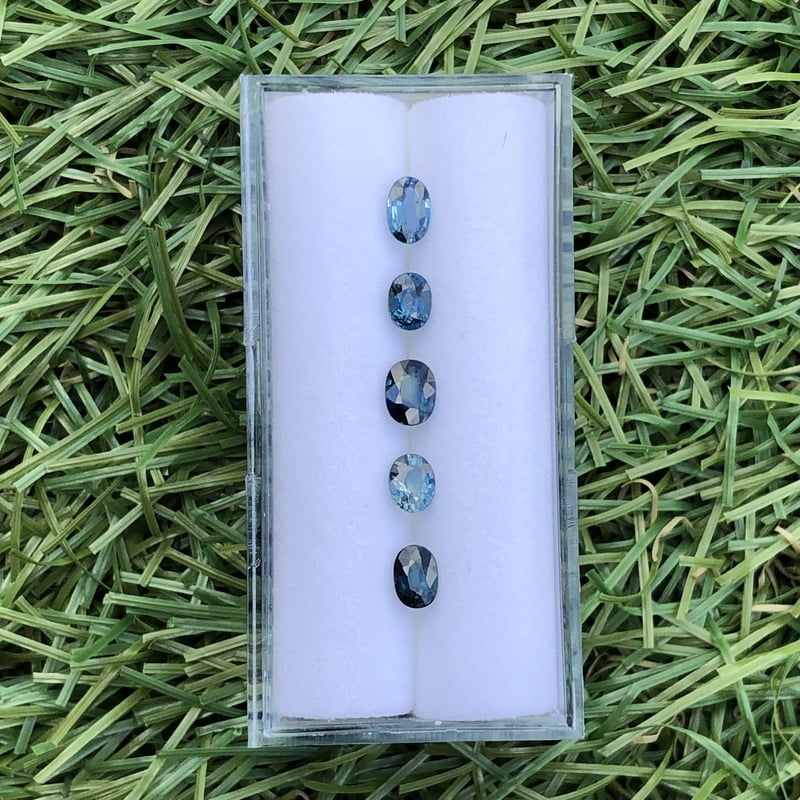 1.64tcw Oval Mixed Cut Sapphire Parcel (5pcs) 1.64tcw Oval Mixed Cut Sapphire Parcel (5pcs)
