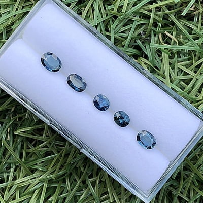 1.54tcw Oval Mixed Cut Sapphire Parcel (5pcs) 1.54tcw Oval Mixed Cut Sapphire Parcel (5pcs)