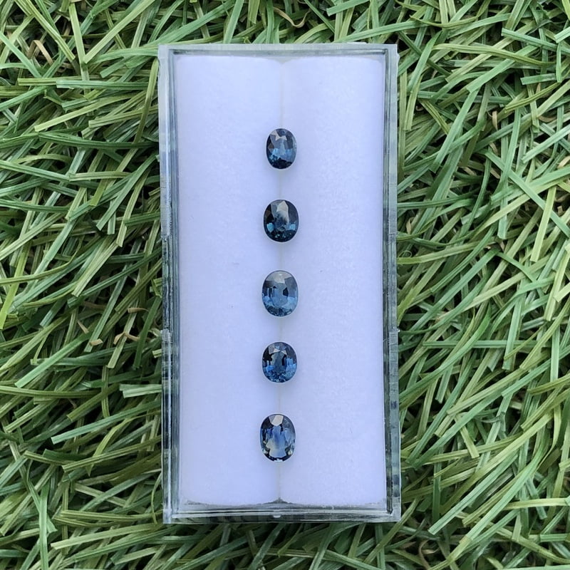 1.62tcw Oval Mixed Cut Sapphire Parcel (5pcs) 1.62tcw Oval Mixed Cut Sapphire Parcel (5pcs)