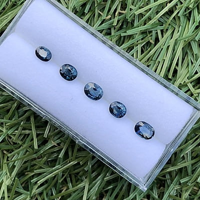 1.62tcw Oval Mixed Cut Sapphire Parcel (5pcs) 1.62tcw Oval Mixed Cut Sapphire Parcel (5pcs)