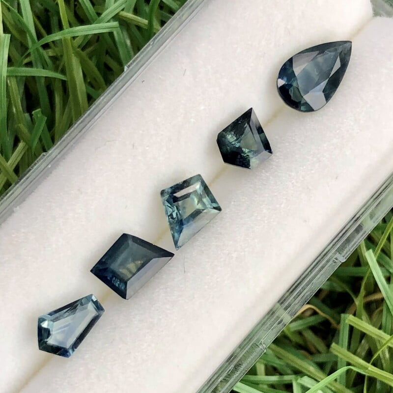 3.04tcw Varied Cut Sapphire Parcel (5pcs) 3.04tcw Varied Cut Sapphire Parcel (5pcs)