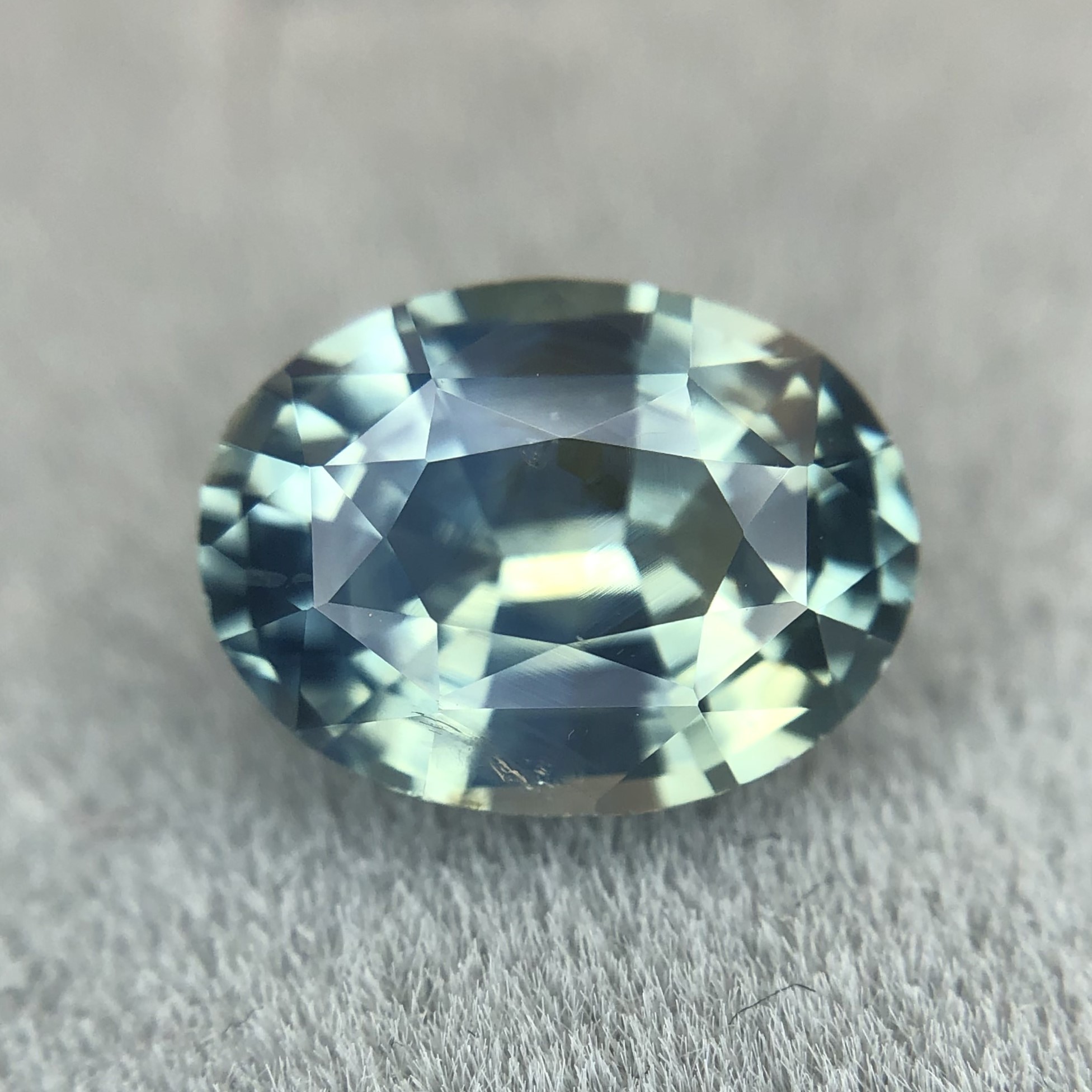 2.27ct Oval Mixed Cut Sapphitre