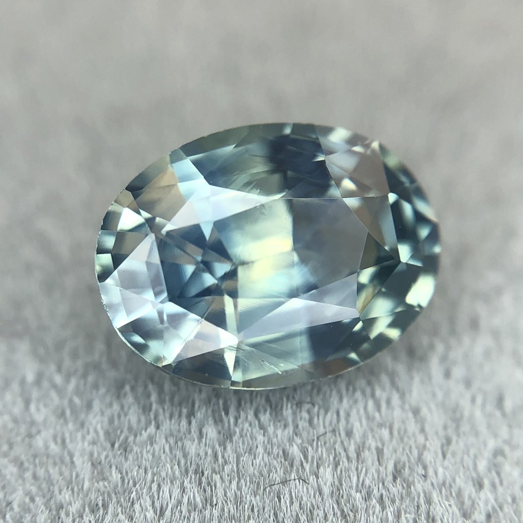 2.27ct Oval Mixed Cut Sapphitre