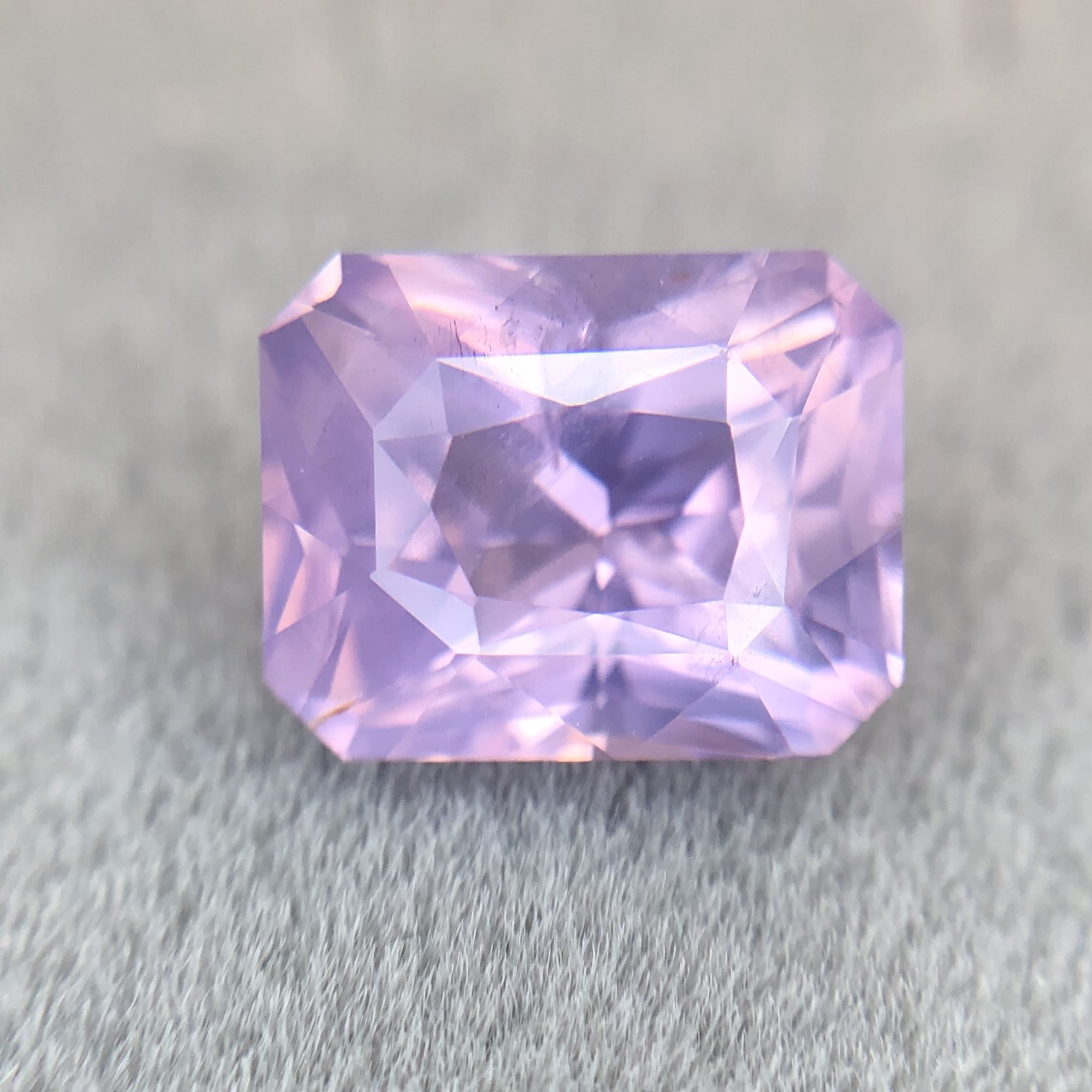 2.57ct Radiant Brilliant Cut Sapphire 2.57ct Radiant Brilliant Cut Sapphire