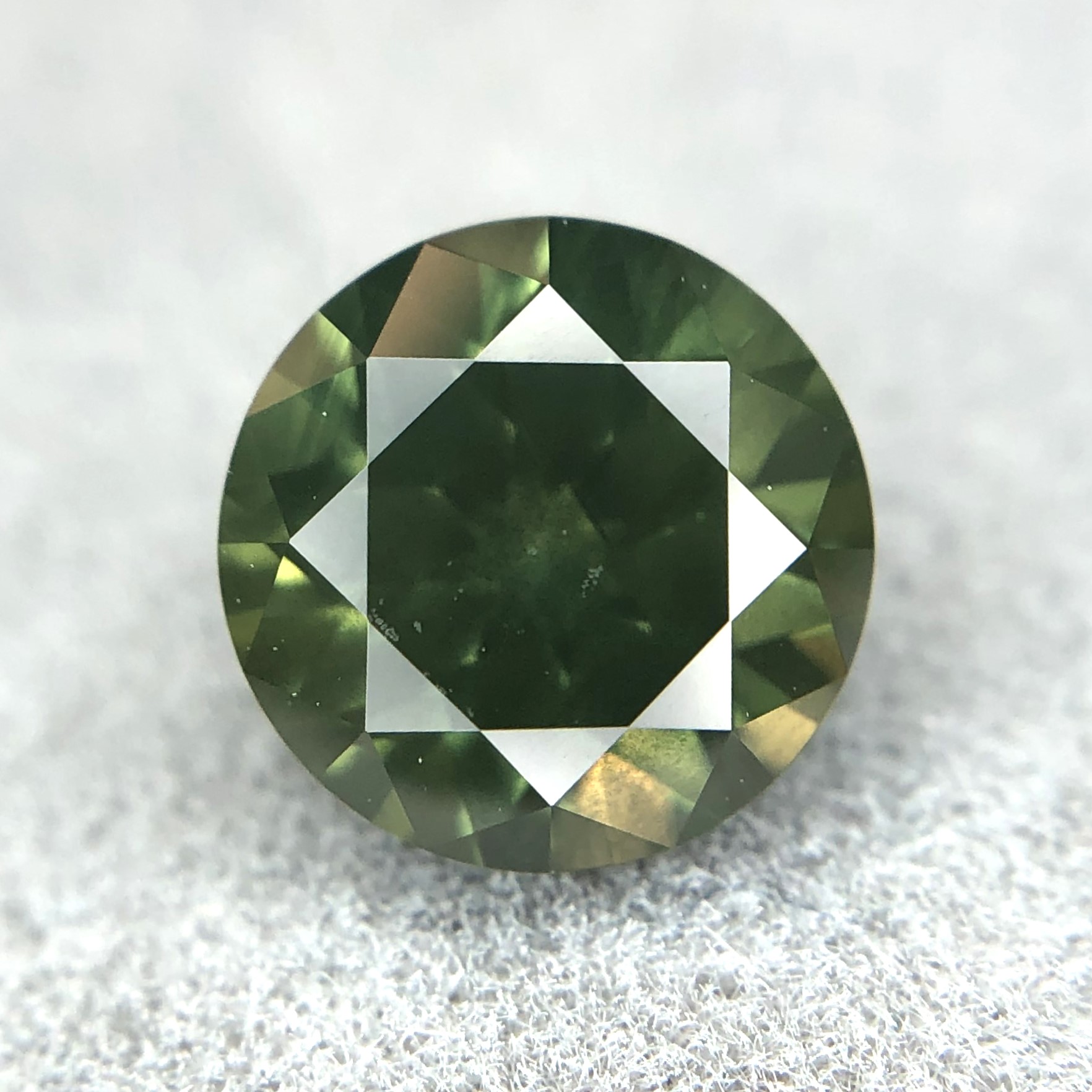 1.41ct Round Brilliant Cut Sapphire 1.41ct Round Brilliant Cut Sapphire
