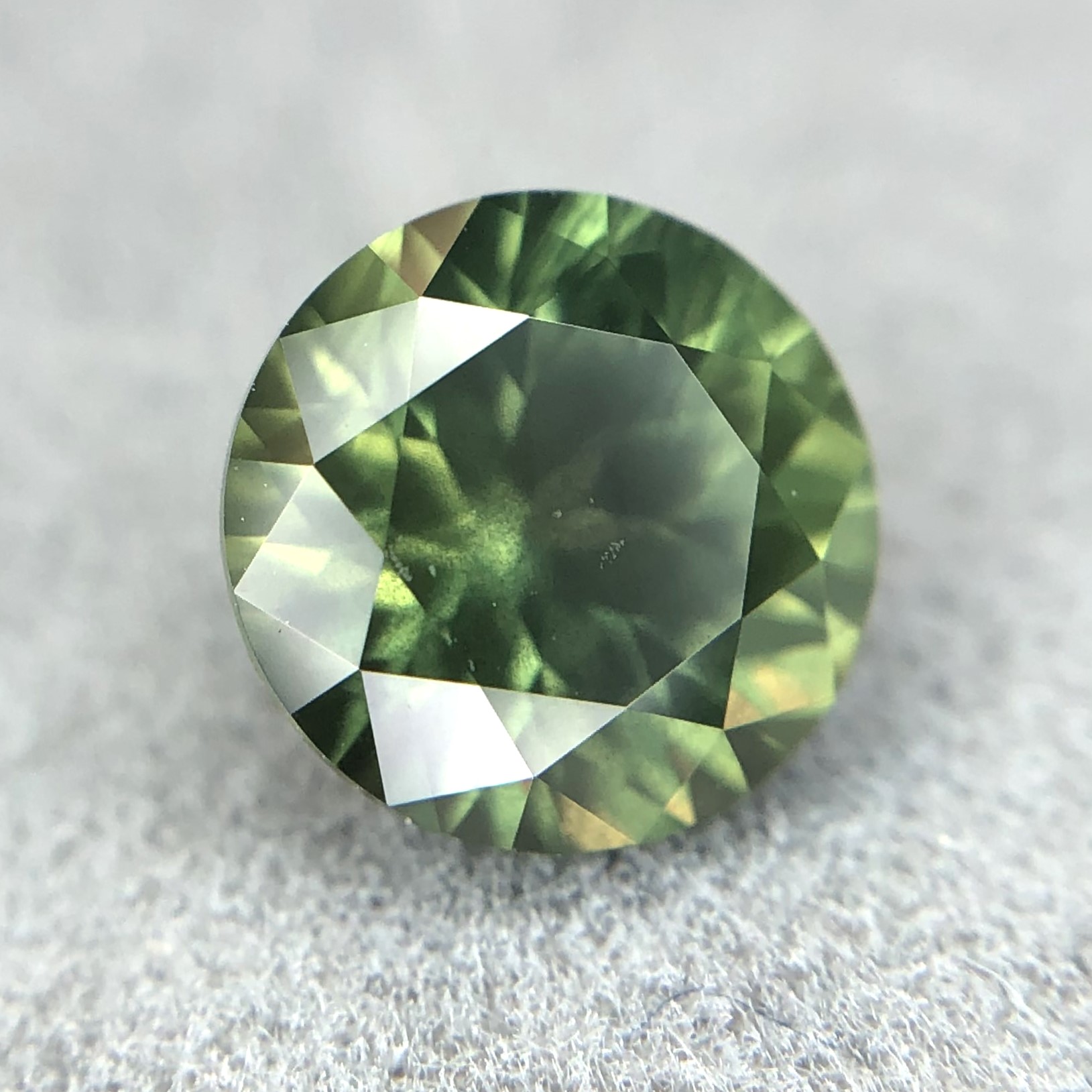 1.41ct Round Brilliant Cut Sapphire 1.41ct Round Brilliant Cut Sapphire