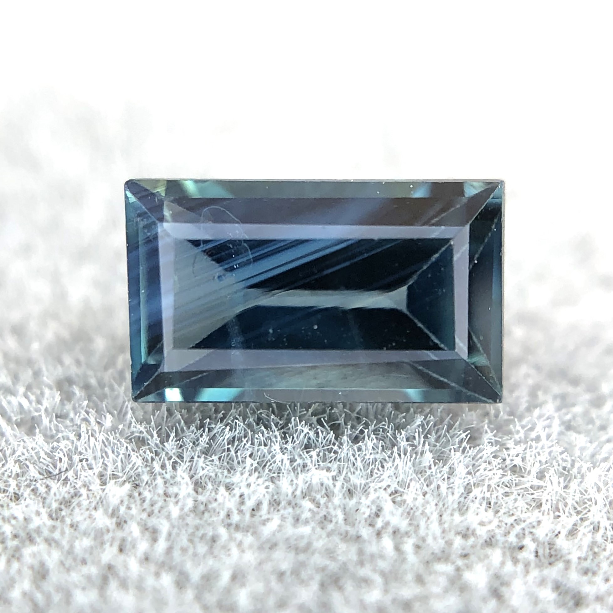 0.37ct Baguette Step Cut Sapphire 0.37ct Baguette Step Cut Sapphire