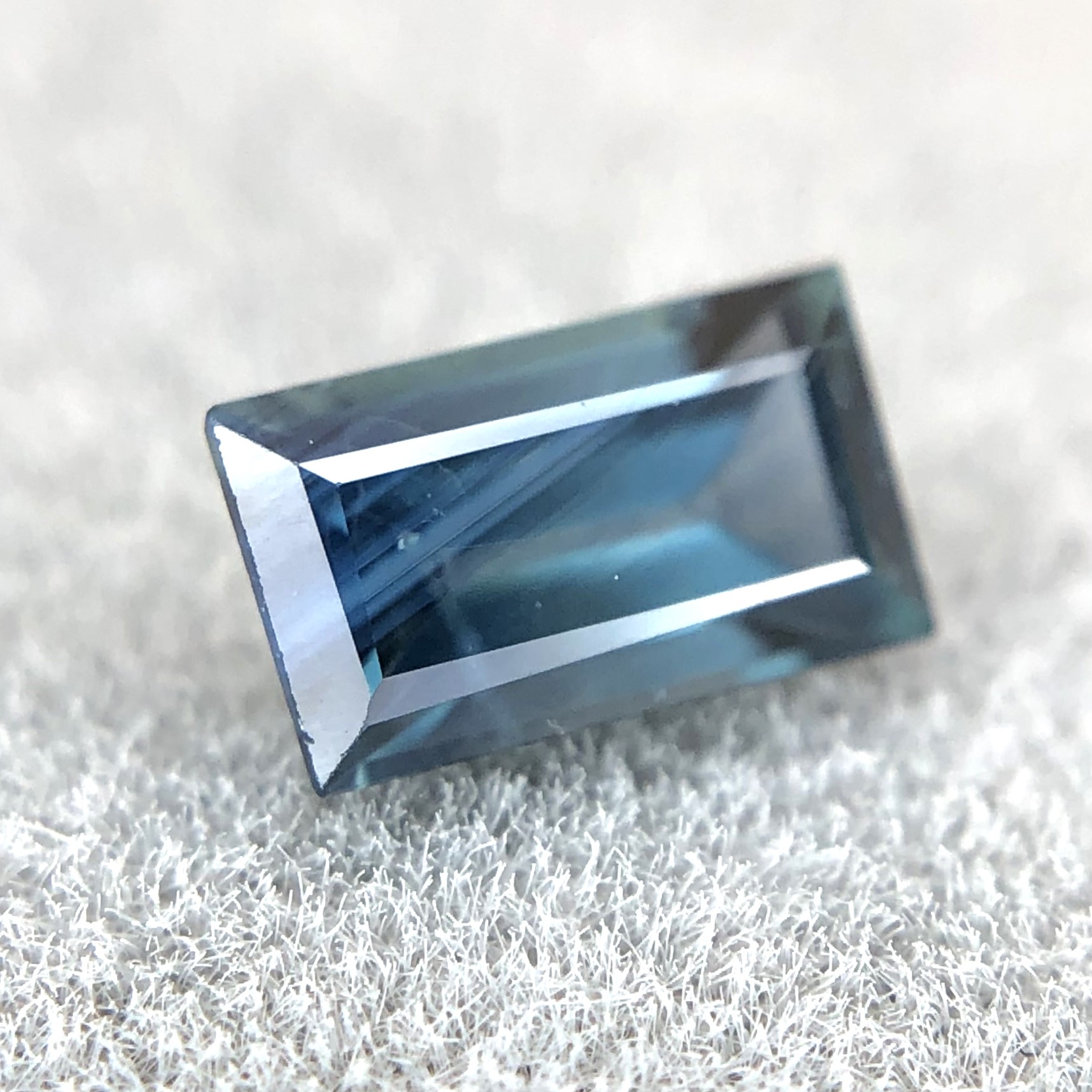 0.37ct Baguette Step Cut Sapphire 0.37ct Baguette Step Cut Sapphire