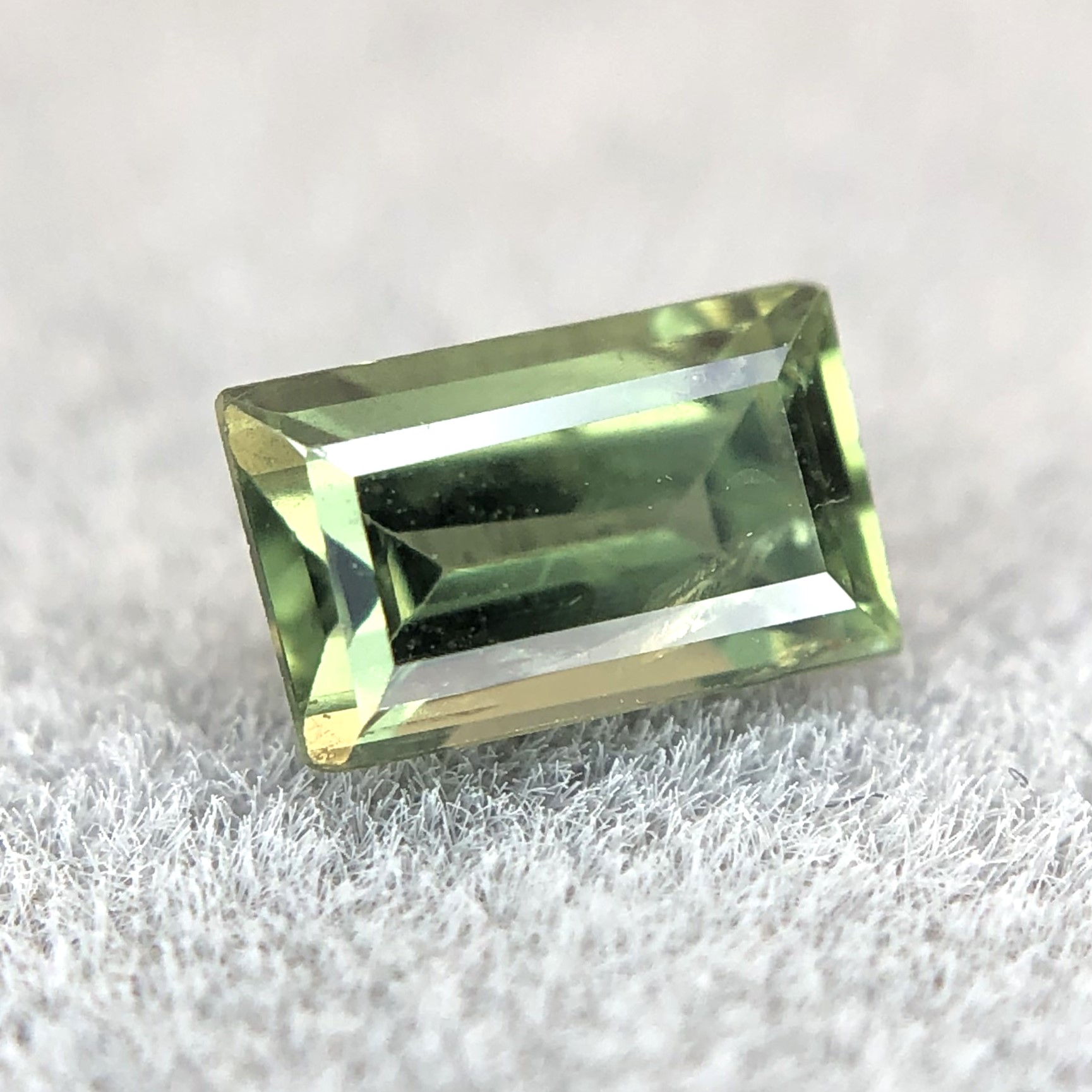 0.42ct Baguette Step Cut Sapphire 0.42ct Baguette Step Cut Sapphire