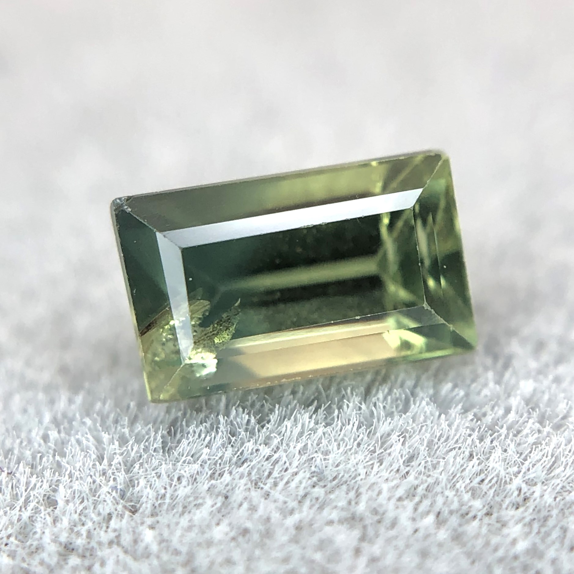0.53ct Baguette Step Cut Sapphire 0.53ct Baguette Step Cut Sapphire