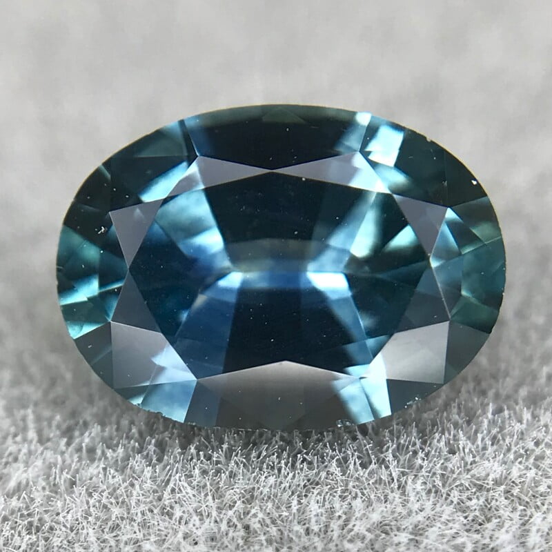 0.84ct Oval Brilliant Cut Sapphire 0.84ct Oval Brilliant Cut Sapphire