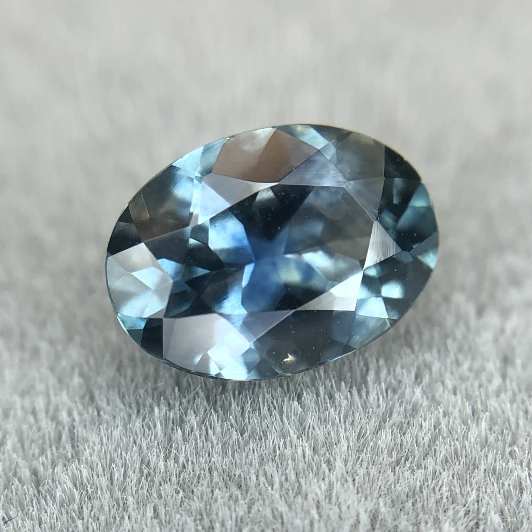 0.95ct Oval Mixed Cut Sapphire