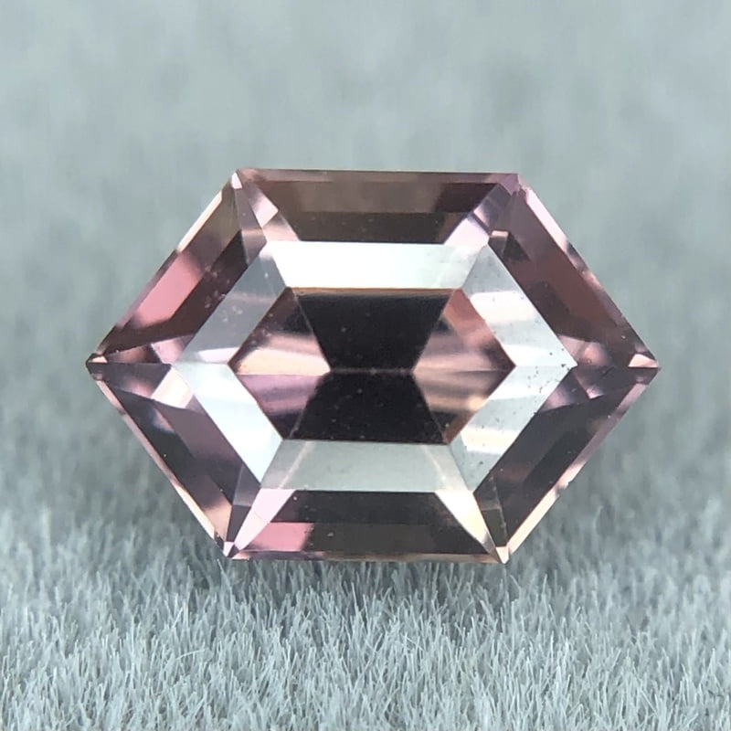 0.57ct Hexagon Step Cut Sapphire 0.57ct Hexagon Step Cut Sapphire