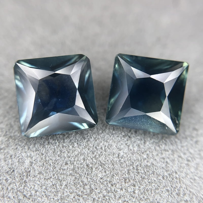 2.49ct Princess Brilliant Cut Sapphire Pair 2.49ct Princess Brilliant Cut Sapphire Pair