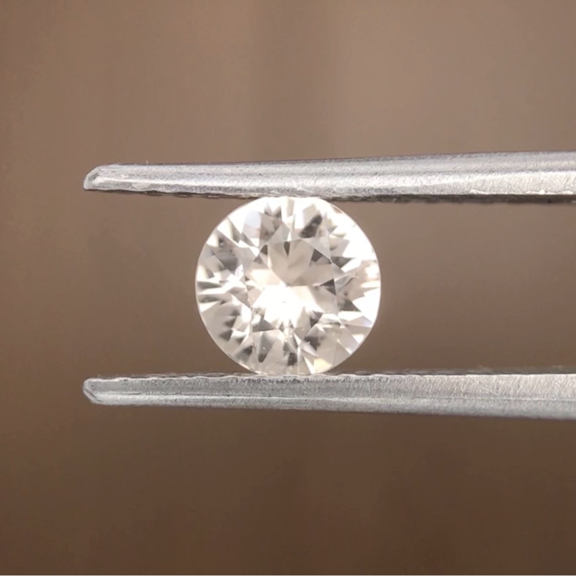 0.67ct Round Brilliant Cut Sapphire 0.67ct Round Brilliant Cut Sapphire