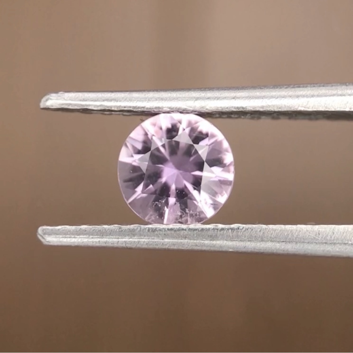 0.56ct Round Brilliant Cut Sapphire 0.56ct Round Brilliant Cut Sapphire