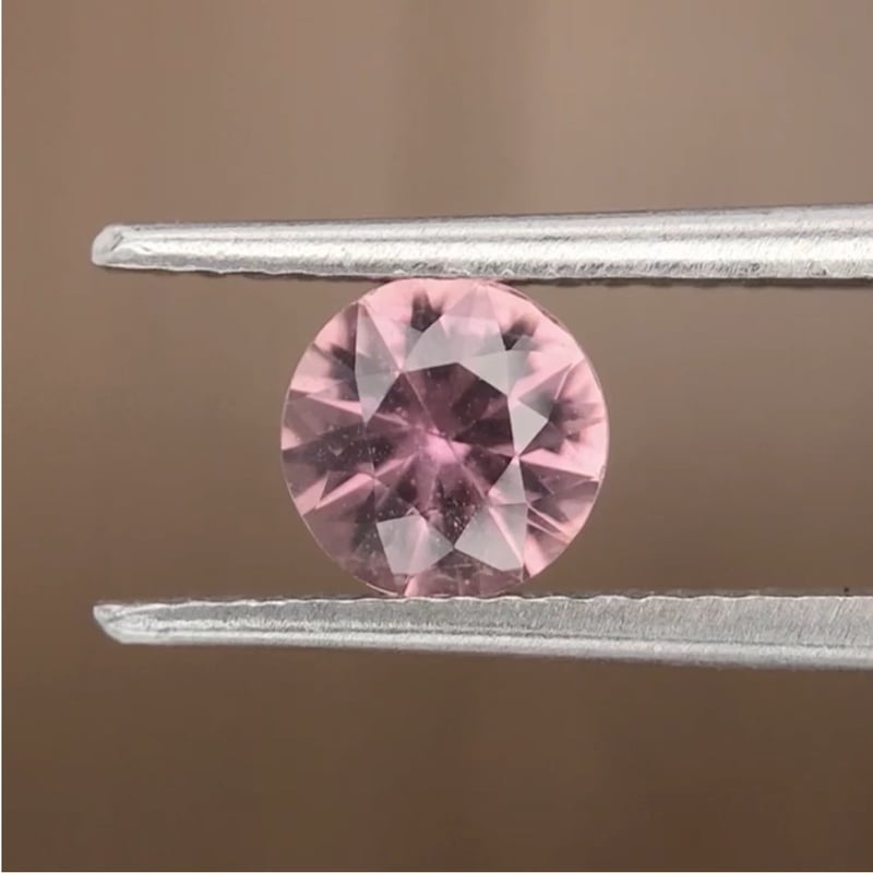0.95ct Round Brilliant Cut Sapphire 0.95ct Round Brilliant Cut Sapphire