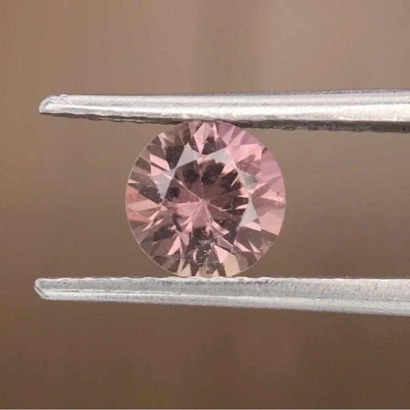 0.99ct Round Brilliant Cut Sapphire 0.99ct Round Brilliant Cut Sapphire