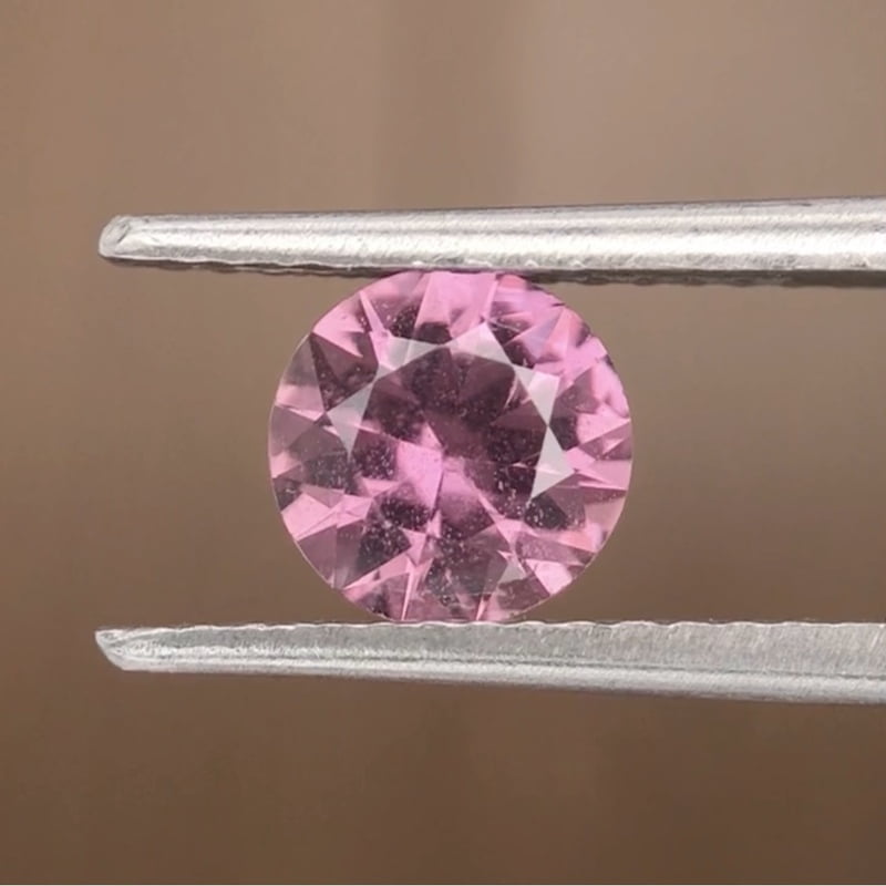 1.08ct Round Brilliant Cut Sapphire 1.08ct Round Brilliant Cut Sapphire