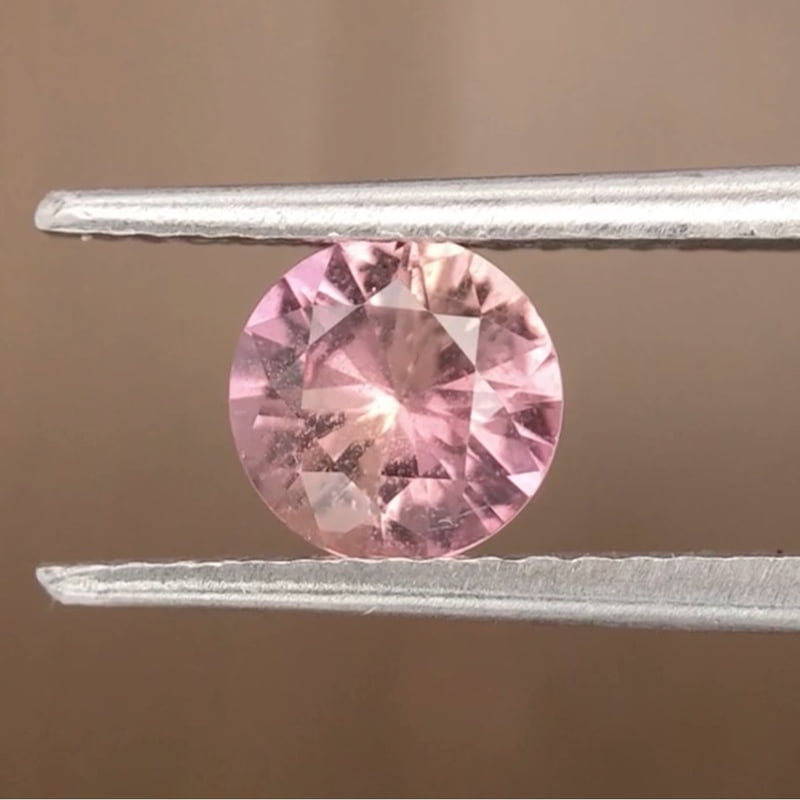 0.93ct Round Brilliant Cut Sapphire 0.93ct Round Brilliant Cut Sapphire
